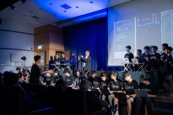 The second half of the event featured a series of vibrant performances by professors, students from the 2025 CREATIVITAS programme, and guests. 